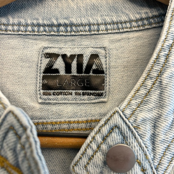 ZIYA denim jean jacket crossroads color. Lighter weight denim. - Picture 2 of 3